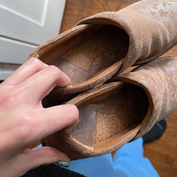 shoes - Picture 2 of 4